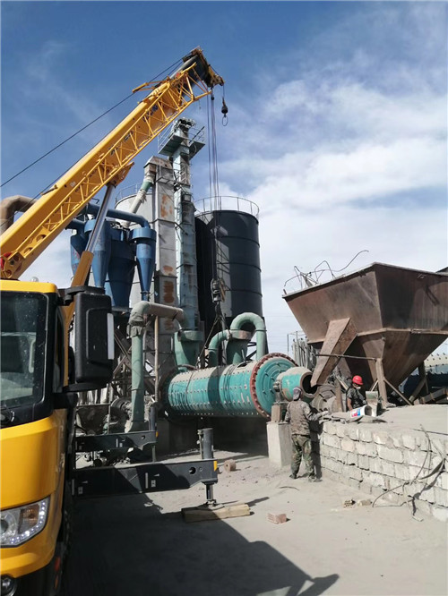 冷水滩区设备搬运等各类工程项目中，吊车起着关键作用
